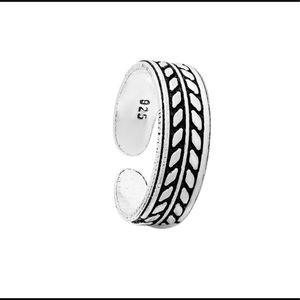 “Feather” silver adjustable toe ring🤍